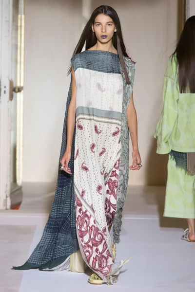 Look 11